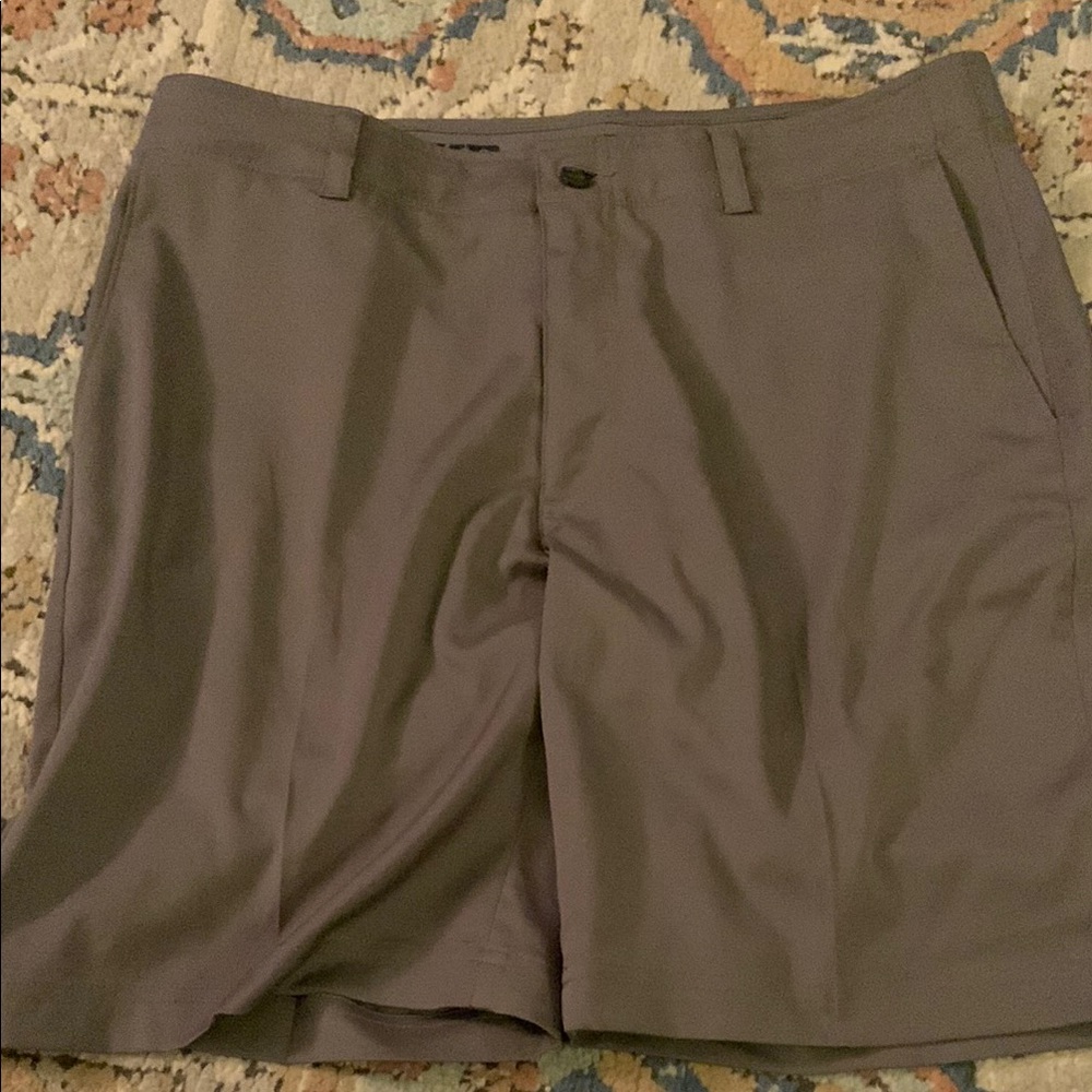 PGA tour golf Men's Gray Shorts size 34